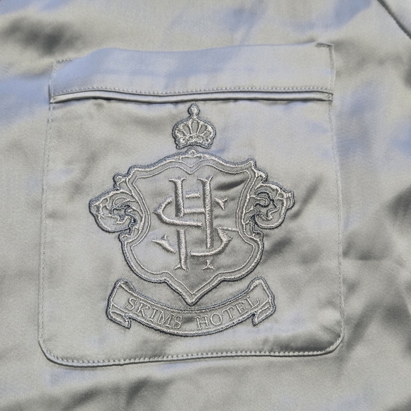 SKIMS Hotel Shine Long Sleeve Button Up Sleep Top FROST Blue Large - Picture 3 of 4